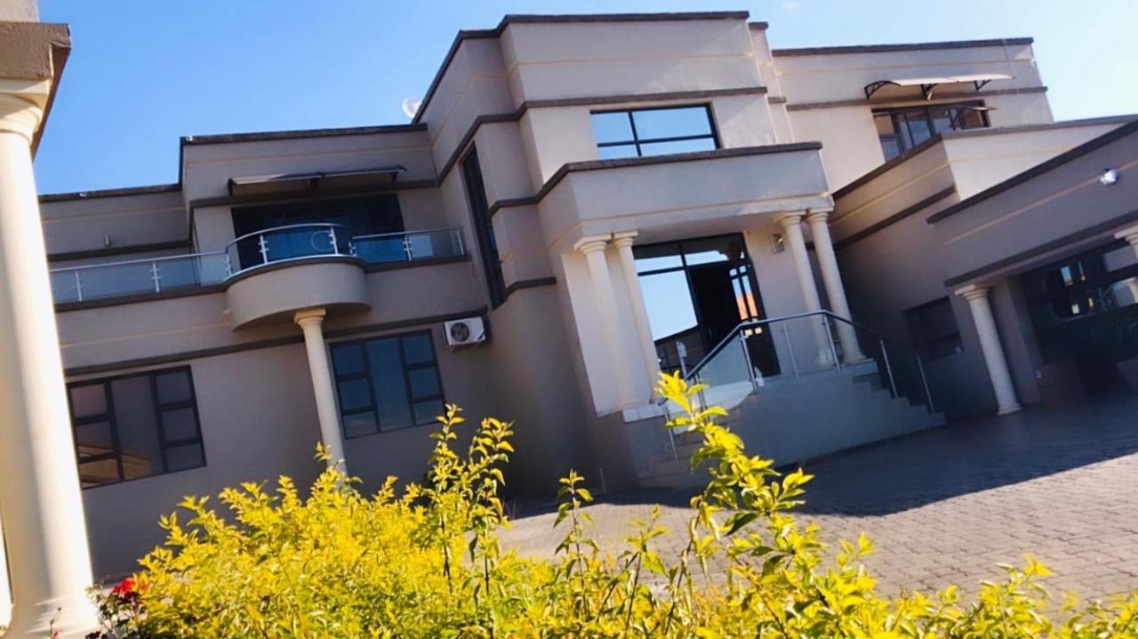 Dineo's Lodge&Spa Burgersfort Exterior foto