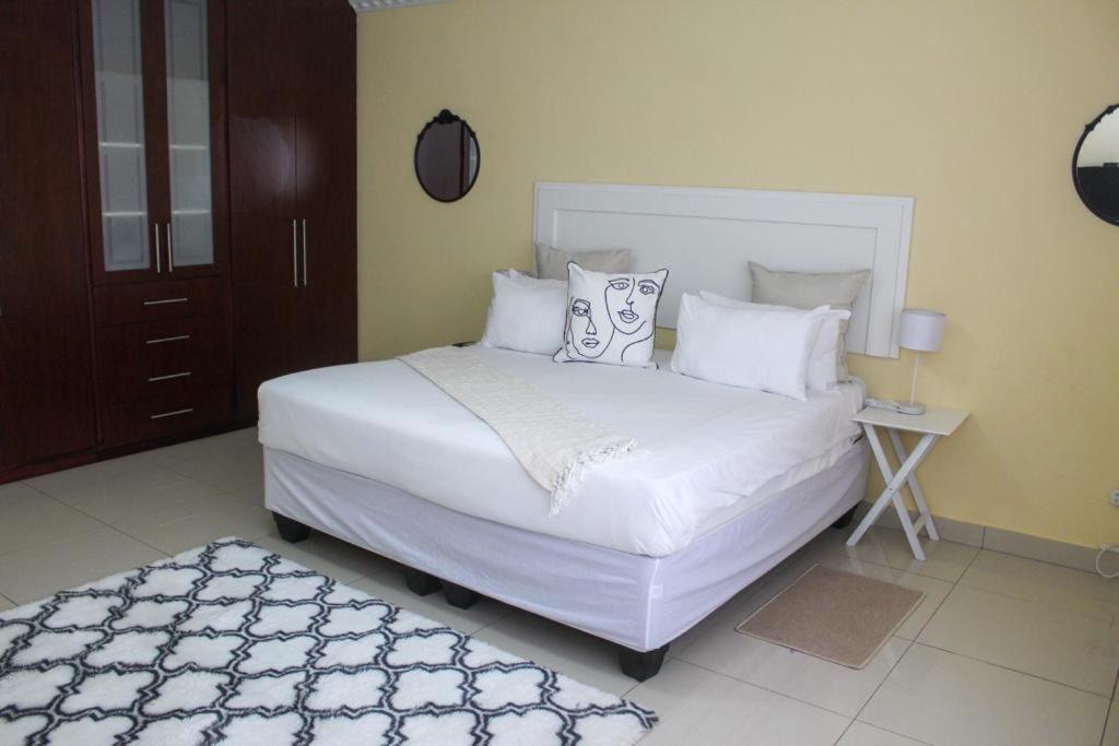 Dineo's Lodge&Spa Burgersfort Exterior foto